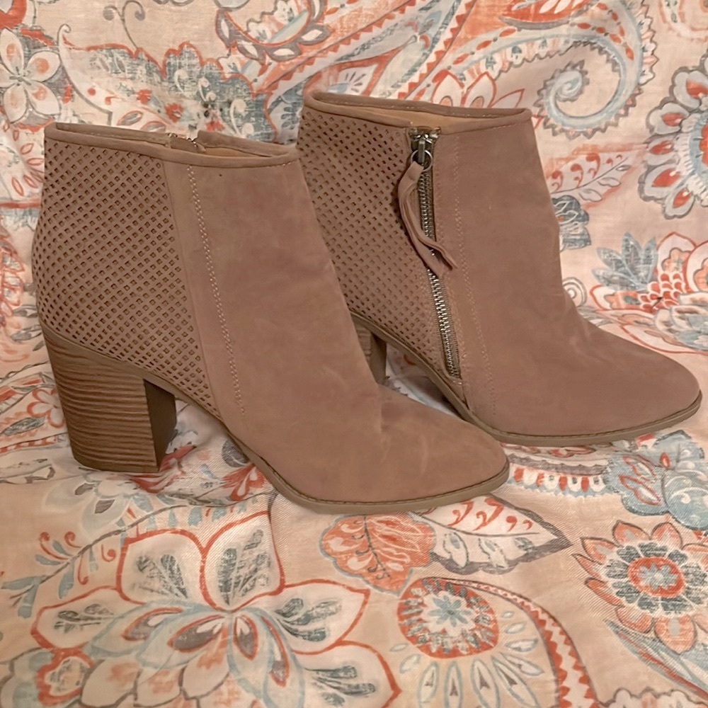 Women’s size 9.5 brown booties